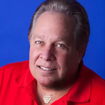 Headshot of Peter Davis